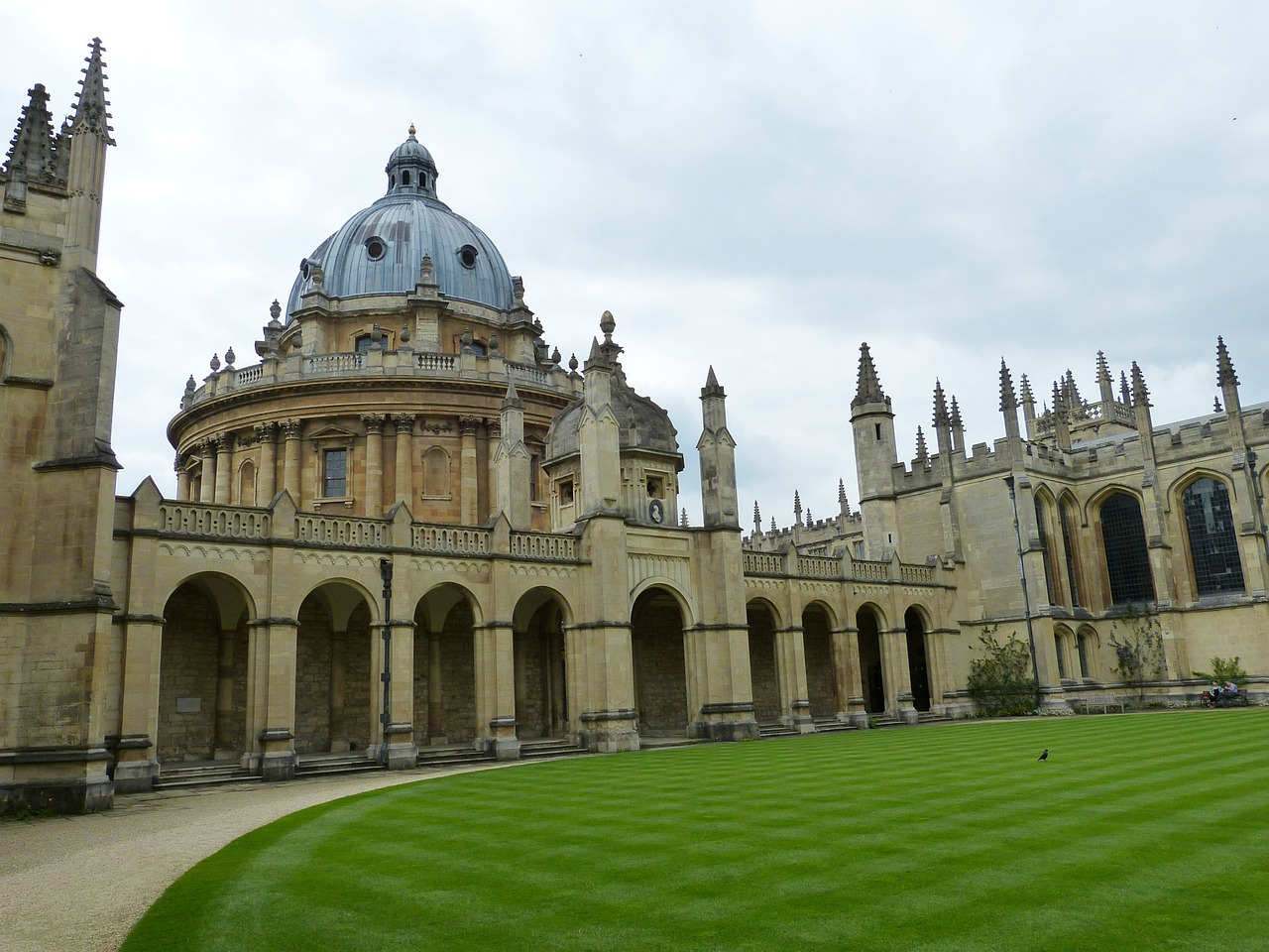 オックスフォード大学(OXFORD)